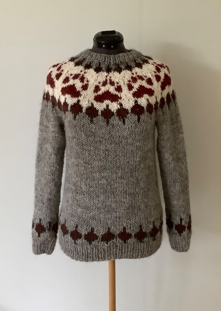 Vildmarkssweateren i ny udgave - håndstrikket i islandsk uld