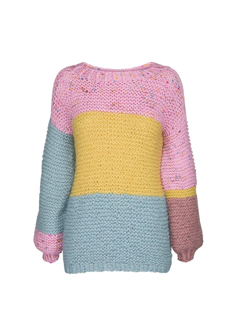  Oh Land sweateren er håndstrikket i tre skønne -  lækre garner fra Sandnes : konfetti, ønskegarn og kos.  Størrelse  S  