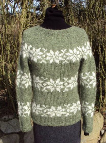 Sarah Lund sweater i olivengrøn med råhvide stjerner