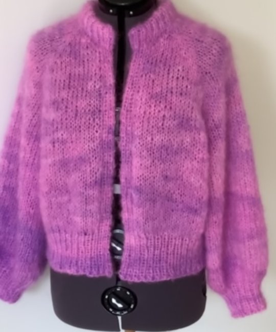 Super blød og lækker mohair cardigan - håndstrikket i håndfarvet garn bestående af mohair og merino