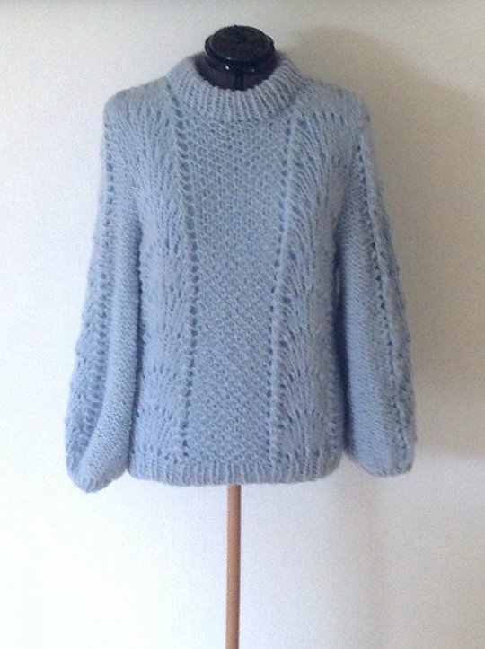 Trendy Ganni-inspireret sweater - håndstrikket i ren børstet alpaca